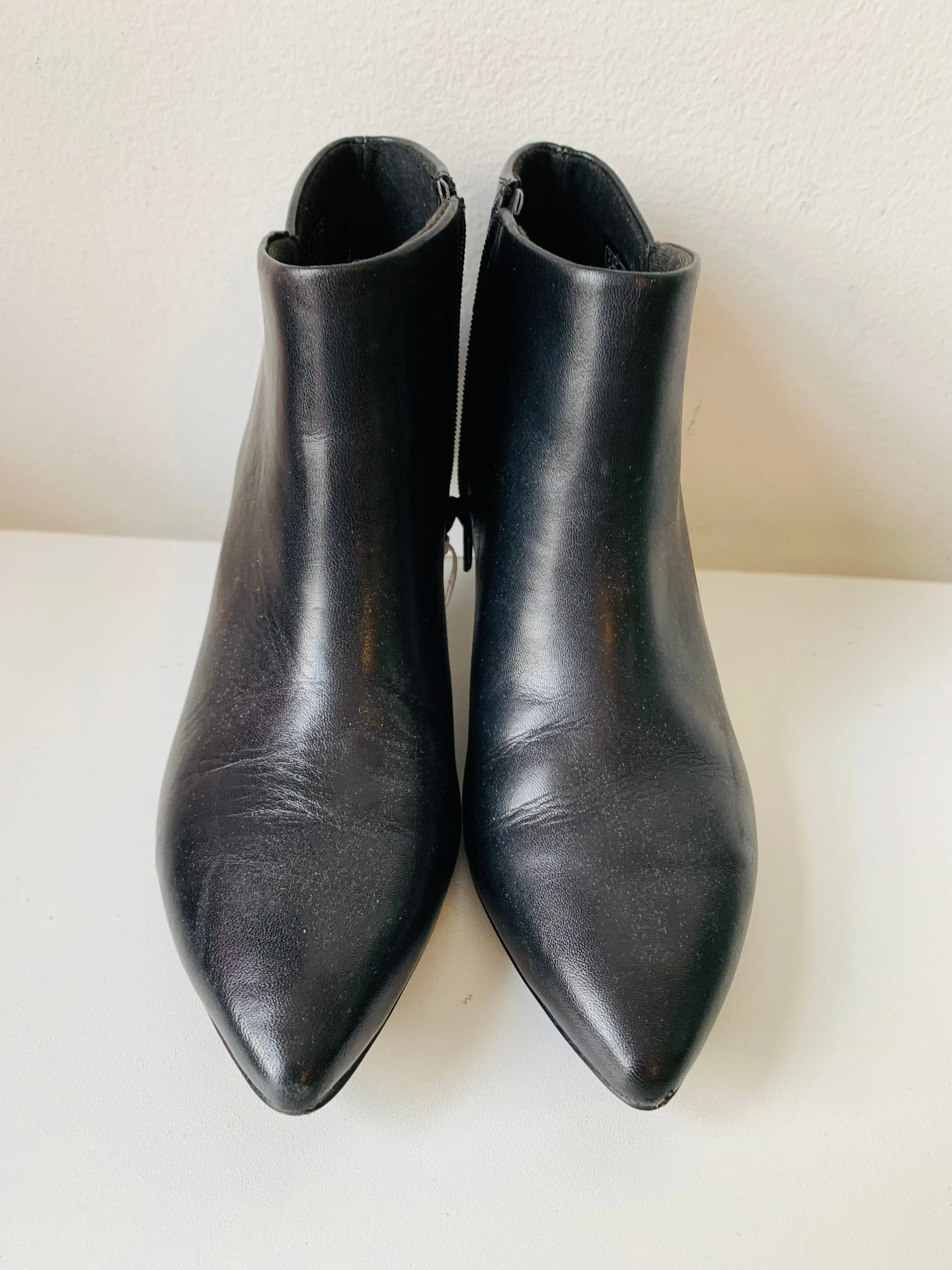 Clark’s Black Leather Kitten Heel Booties Size 6.5