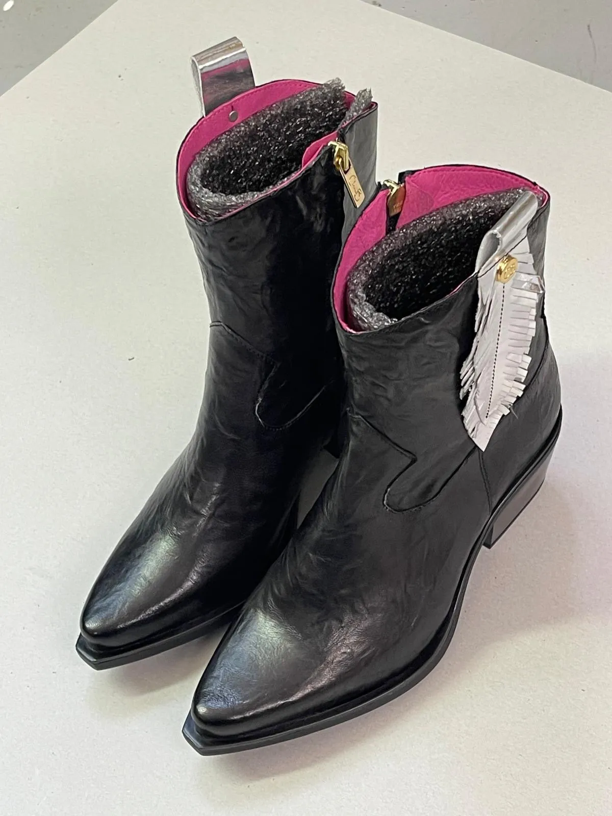 Magnifique- Black and silver cowboy boot