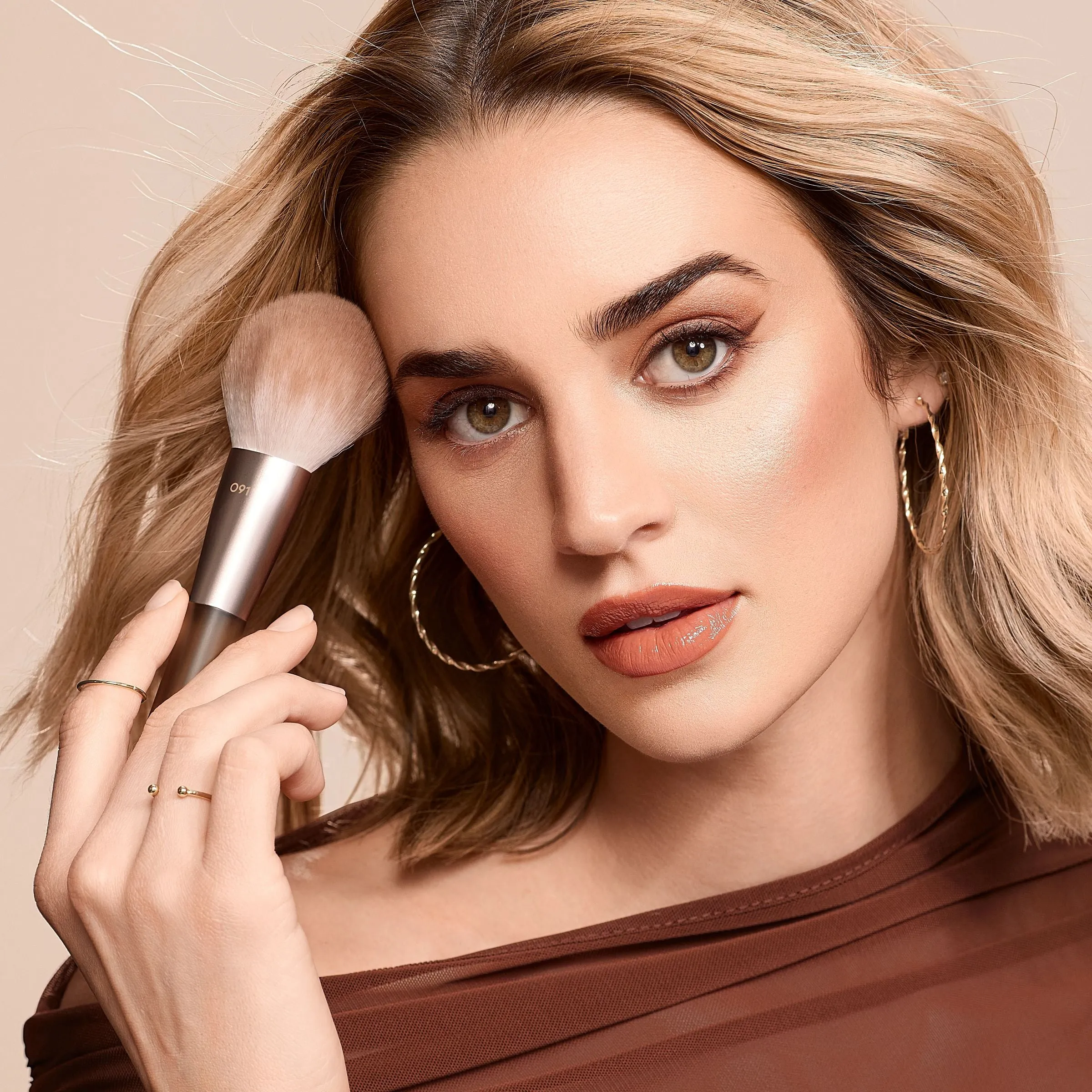 New Nudes Hazy Finish Powder Brush